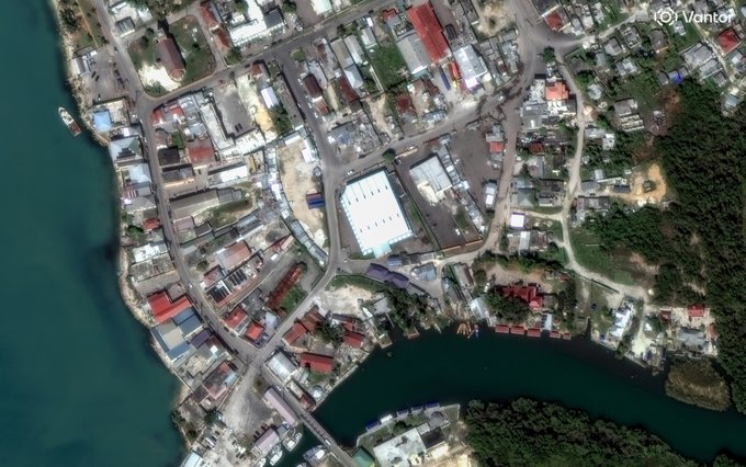 volcaholic1's tweet photo. Before and after visuals of Black River, Jamaica showing the devastation caused by hurricane Melissa...

Credit: @vantortech https://t.co/OP7Ubepo3l