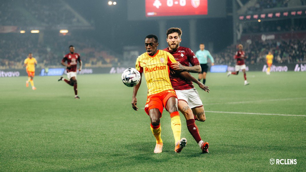 بعد 7 مشاركات كبديل نجح سعود عبدالحميد بأن يشارك مع فريقه لانس بشكل أساسي للمرة الأولى!

- ربح كل الهوائيات 100%
- دقة الافتكاكات 100%
- دقة التمريرات 88%

لعب 60 دقيقة باليمين ومن ثم باليسار، لكن السيناريو كان قاسيًا حيث تسبب بركلة جزاء في اللحظات الأخيرة لينتصر متذيل الترتيب 😓