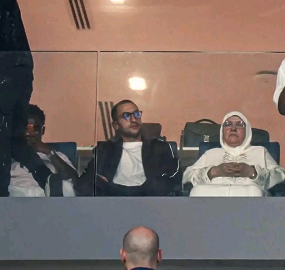 لي قاري لغة الجسد غيعرف هاد الشوفة ديال زياش كتعني والله حتى ندمت لي ما ختاريتش الراجا