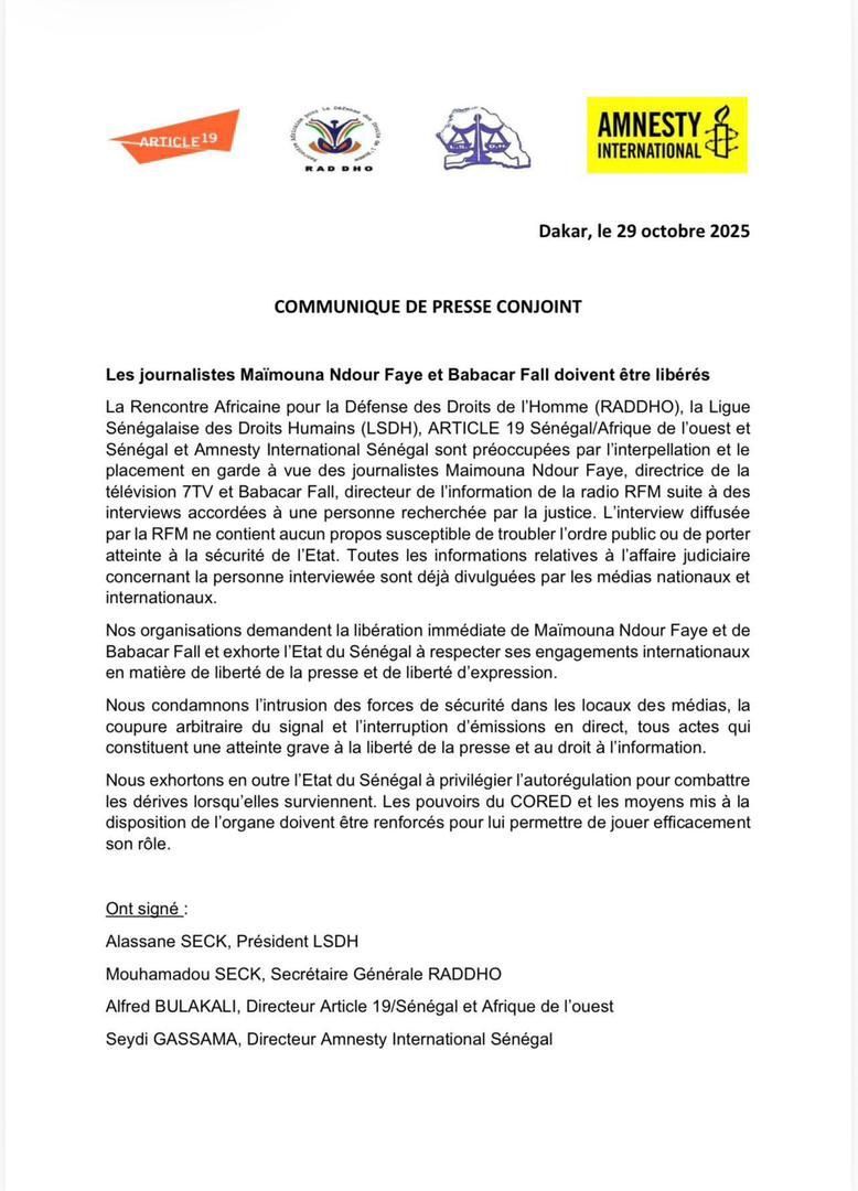 ViePubliqueSN's tweet image. 🗞️ Communiqué conjoint - La RADDHO, la LSDH, ARTICLE 19 et Amnesty International Sénégal se disent préoccupées par l’interpellation des journaliste Maïmouna Ndour Faye (7TV) et Babacar Fall (RFM), et demandent leur libération immédiate.

🗞️ Communiqué du SYNICS - Le Syndicat des…