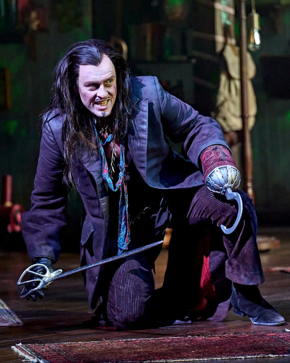 “Over half a century since Maggie Smith starred as Peter Pan at the Coliseum, her son Toby Stephens plays Captain Hook at the Barbican, combining great dastardly relish with a palpable melancholy about the passing of time.“
⭐️⭐️⭐️⭐️
THE TELEGRAPH