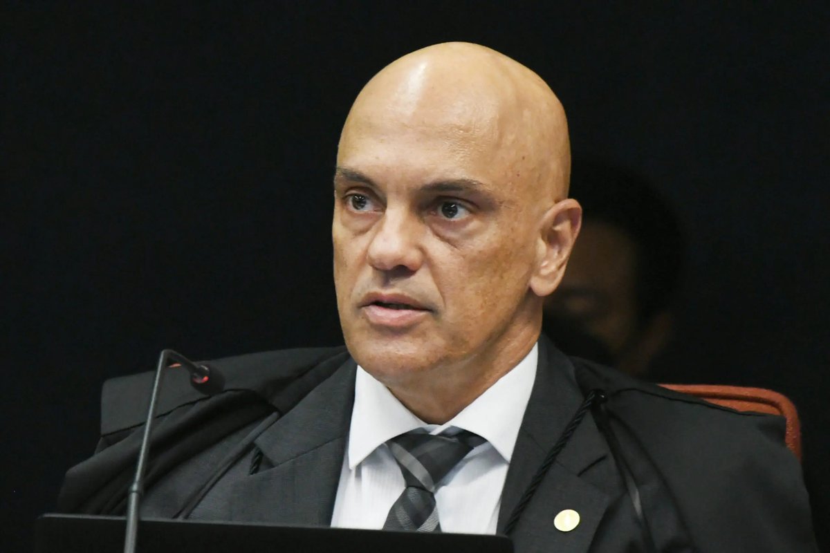 gazetadopovo's tweet photo. Moraes autoriza progressão de regime para mais um condenado pelo 8 de janeiro

https://t.co/JBeoIE8Vqw https://t.co/QiD6wnJu55