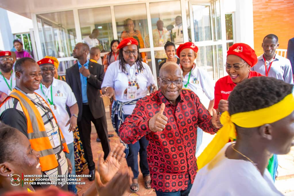 sigbf's tweet image. Séjour des Afro descendants au Burkina Faso : l'ex Président Jacob #ZUMA accueilli à Ouagadougou

#Com_Gouv_BF 
#SIGBurkina 
#BurkinaFaso