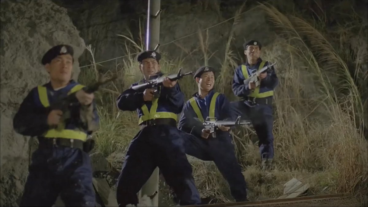 BADJ11985961's tweet photo. 即使香港皇家特警已占据高点发动突袭,仍被悍匪逐一击毙,受过训练的他们在敌人面前毫无优势.....(2/5)
轰天皇家将 Angel Terminators (1992)
#制服 #特警 #枪战 #uniform #战损 #摸哨 #警匪 #shoot #黑靴 #轰天皇家将 #港警 #boots #贝雷帽 #AngelTerminators https://t.co/CAS9HnVKWh