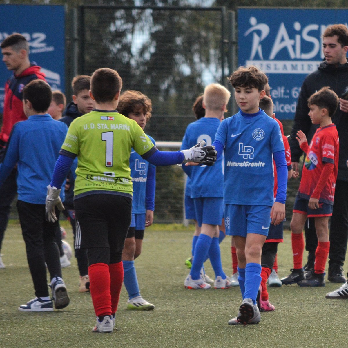 EscuelaDenis's tweet photo. En octubre hemos trabajado el valor: #COMPROMISO 💪
Cumplir con el equipo, con uno mismo y mantener la palabra dentro y fuera del campo. Así seguimos formando a nuestros jugadores en la escuela ⚽
#valores #impulsandosueños #FormandoPersonas #denissuarezfoundation https://t.co/lcge65r8Vs