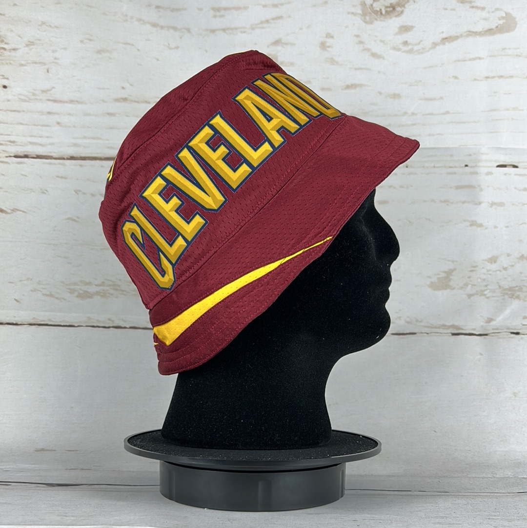 Cleveland Cavaliers Upcycled NBA Jersey Bucket Hat

A custom upcycled bucket hat made from an authentic Cleveland Cavaliers NBA jersey.

casualfootballshirts.co.uk/products/cleve…