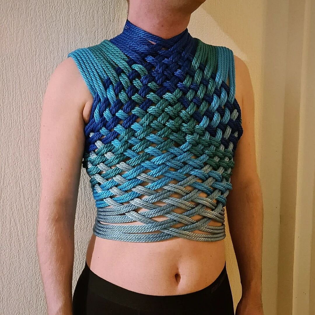 Reposted @hopeless_ropemantic What do you get when you have 8 bundles of blue rope and an hour to spare? A bondage chain mail of course! 👌🩵 
.
Rope bunny: @chiltrin 
Rope from @agreeableagony &amp; @knotheadnylon 
.
.
#shibari #shibariphoto #shibaritie #sh… instagr.am/p/DQZ-oMrk1T9/