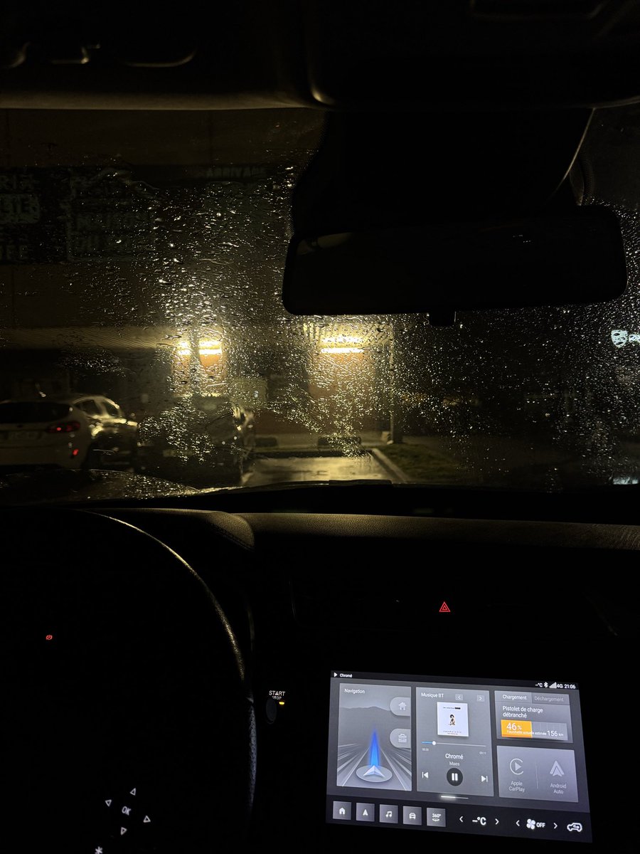 zerlingjr's tweet photo. + le bruit de la pluie je peux rester là pendant des heures https://t.co/27duHlyrd4