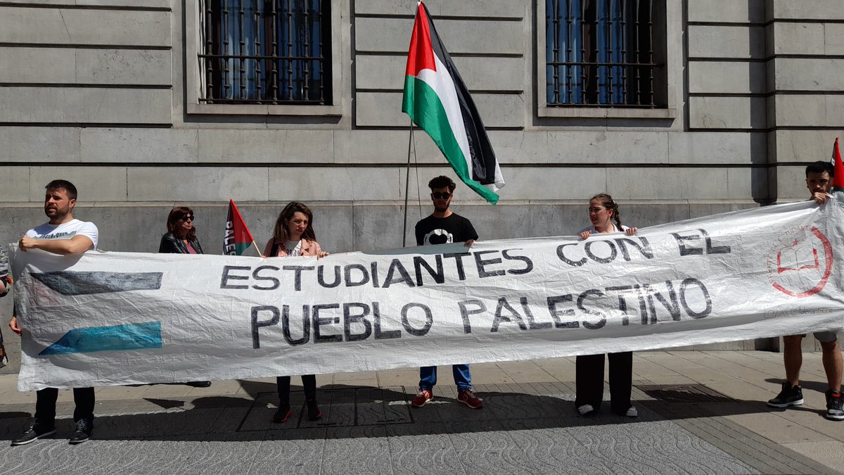 Seguimos recogiendo firmas para que el Rectorado tome posición respecto a la situación de Palestina. 
¡FIRMA AHORA!
