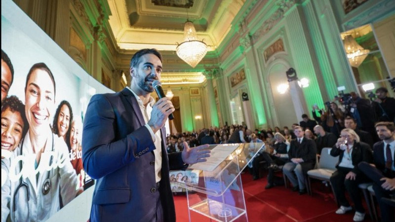 Governador Eduardo Leite anuncia investimentos de mais R$ 56 milhões, criando 62 novos ambulatórios hospitalares

Com a ampliação, Programa Assistir passa a contar com 508 ambulatórios que recebem incentivos financeiros do Estado

saude.rs.gov.br/governador-edu…