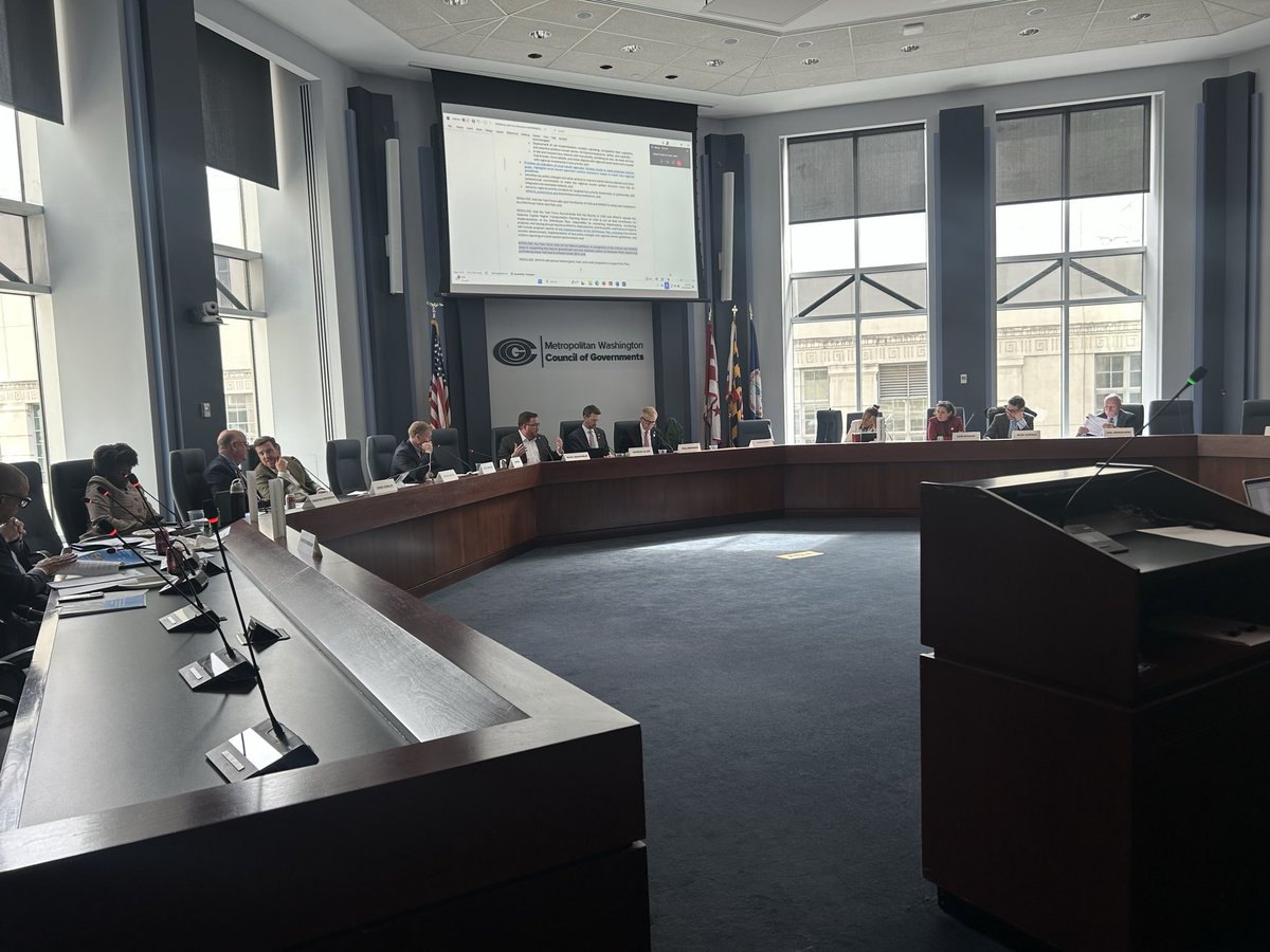 wmata's tweet photo. After a thoughtful discussion, the #DMVMoves Task Force voted in support of providing $460M in new, capital funding for Metro starting in FY28! Next steps: presentation to the @MWCOG and Metro Boards of Directors in a joint meeting on 11/17. Read more: https://t.co/ImLgHsorBo https://t.co/wJJtbSNfdu