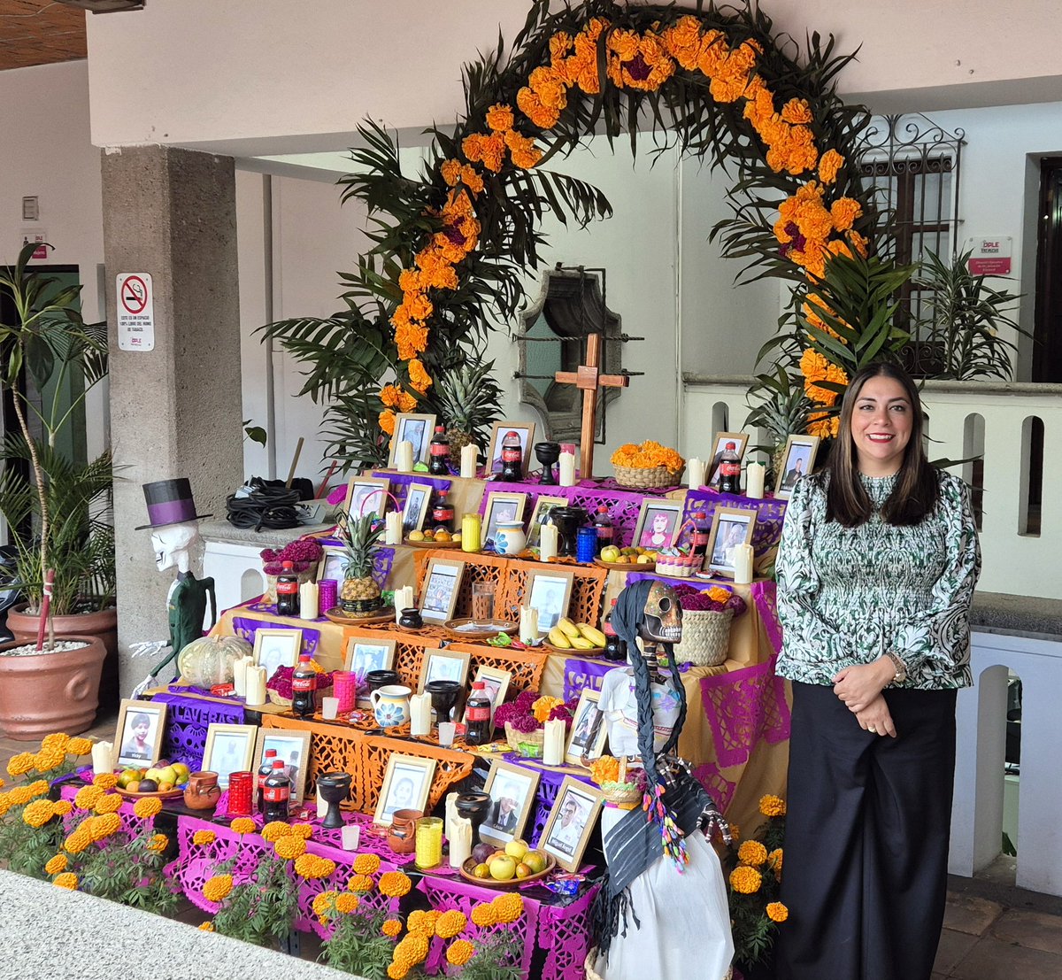 Con profundo respeto y cariño 🤍, dedicamos nuestro #AltarDeMuertos a quienes fueron parte esencial de la familia <a href="/ople_Ver/">OPLE Veracruz 🗳️</a>.

Sus rostros nos recuerdan que su espíritu de servicio y compromiso sigue vivo cada día. Nunca les olvidaremos. 🕯️🌼