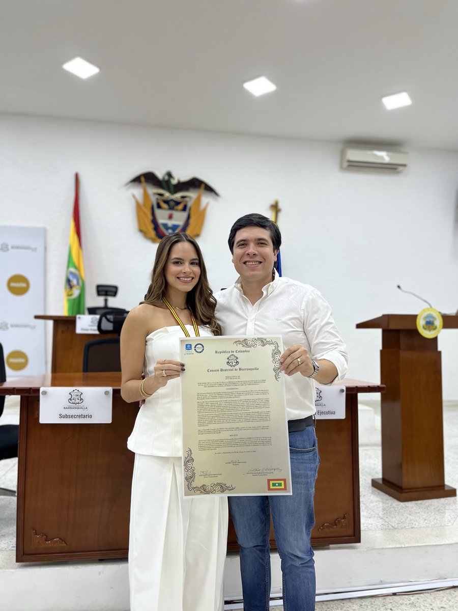 Concejodebaq's tweet image. 👏🏻 El Concejo Distrital de Barranquilla:

🎖️ Otorgó la Medalla Barrancas de San Nicolás a Salwa Maloof
Habib, por su ejemplar trayectoria al servicio de desarrollo social en la ciudad.