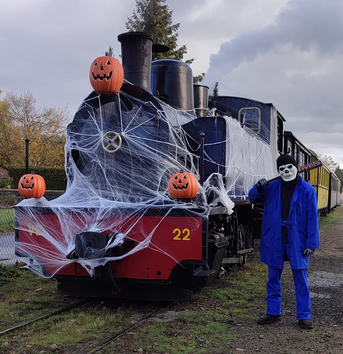 MaxDetsh's tweet image. This is Screamer, the dark side of John Steamer. Beware! Never provoke him or else... he&apos;ll unleash his baseball bat, which he&apos;s named &quot;Bertha&quot; 😈🚂

Photos 📸 Jérôme &amp;amp; Sébastien Verilhac