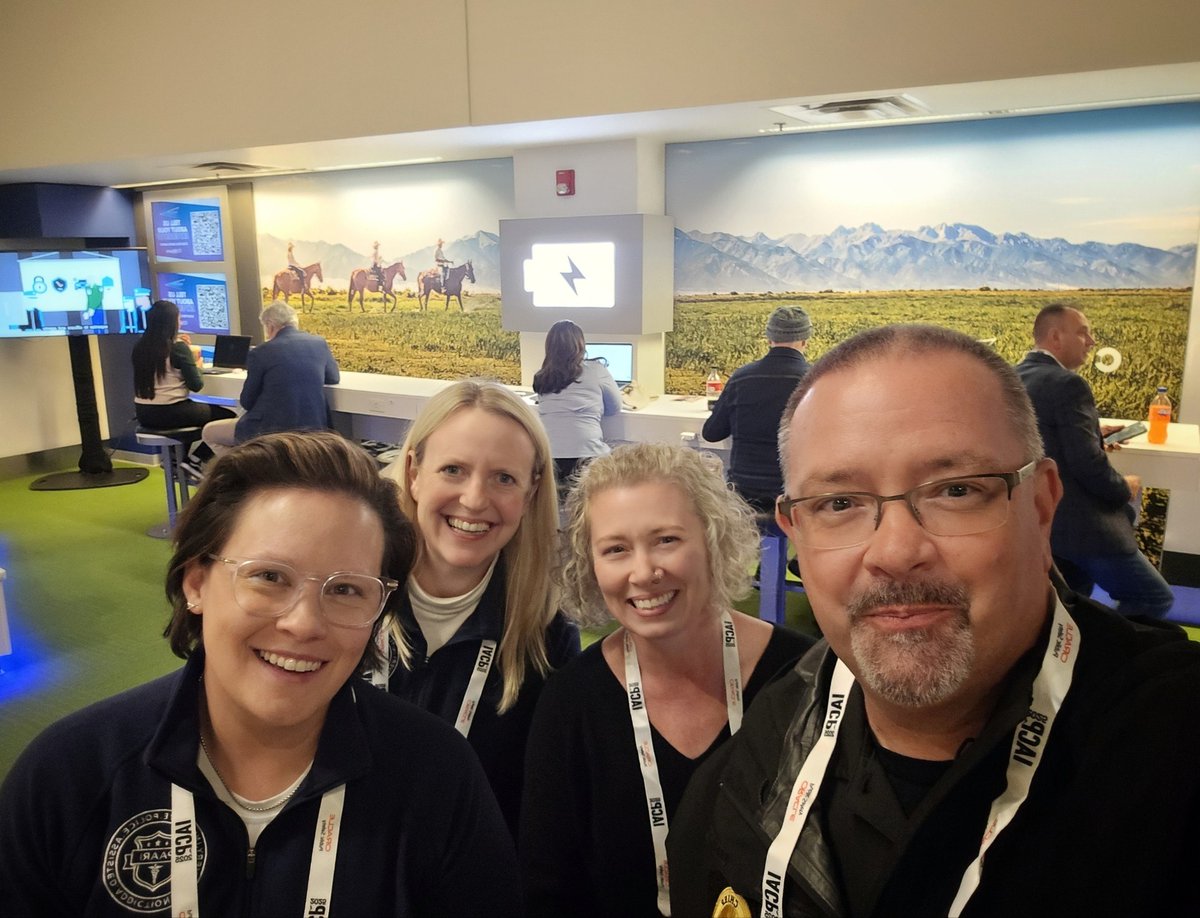 PaariUSA's tweet image. We had a fantastic time at #IACP2025 connecting with both new and longtime partners who share our commitment to recovery-focused policing. Grateful for every conversation and collaboration that helps move deflection forward! 🚔💙 #PAARI #Deflection #Recovery
