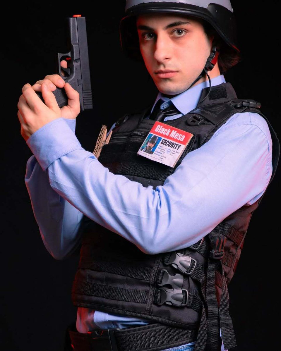 LambdaGen's tweet image. 🎃🏆HALLOWEEN COSTUME COMPETITION 2025 WINNERS🏆🎃
 
The LambdaGeneration Team finished judging your Halloween costumes... and the winners are: 

🥇1ST PLACE - Barney Costume by Xenodrift-s
🥈2ND PLACE- Metrocop Costume by Pansar
🥉3RD PLACE - HECU Costume By Munanchoinc