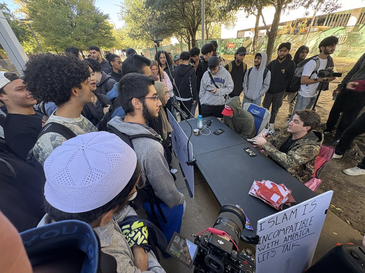 The Fearless Tour tweet media