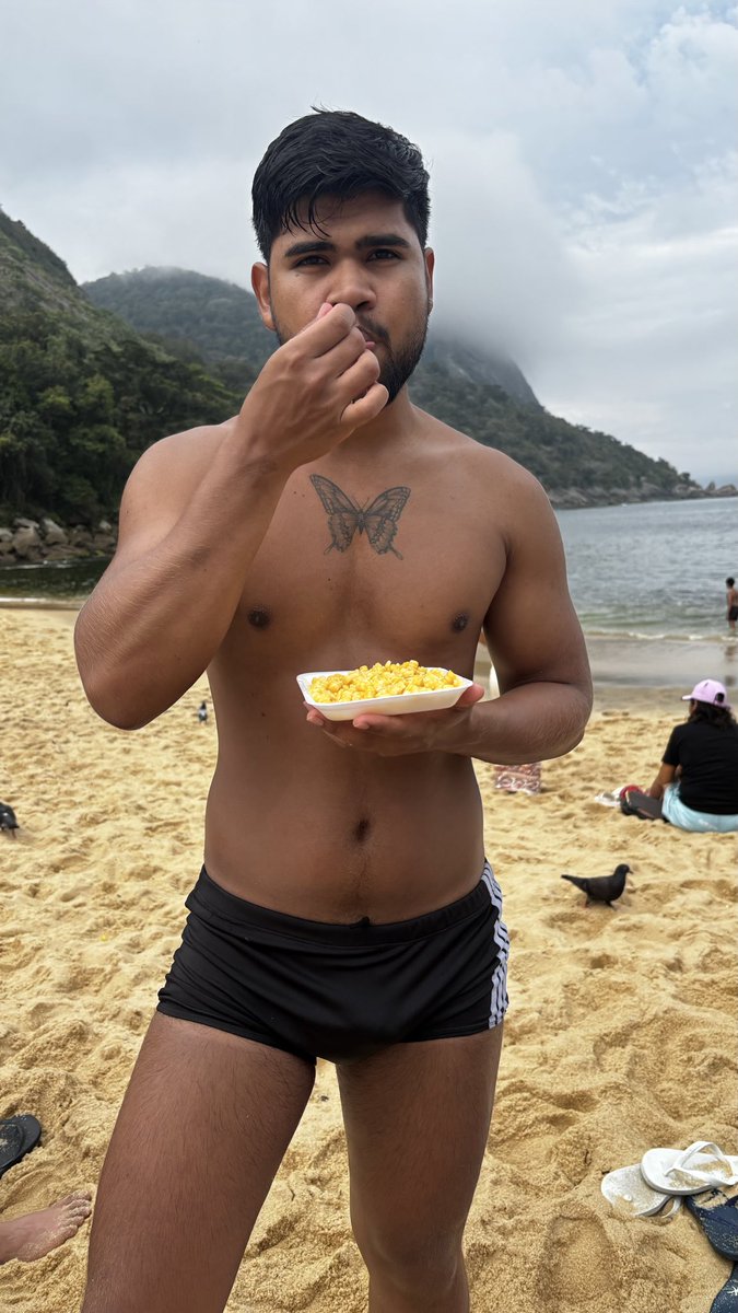 _luskin's tweet photo. Descobrindo pq a Larissa Manoela não tinha dinheiro pra comprar milho na praia 🫠

#riodejaneiro #rio https://t.co/eNx5z9fz9C