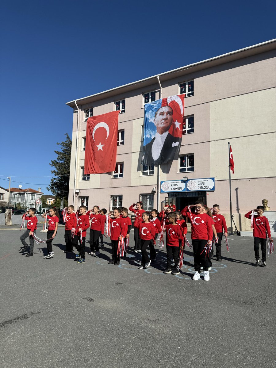 Cumhuriyetimizin 102. yıl dönümünü büyük bir gurur ve coşkuyla kutladık!
Atatürk’ün izinde, Cumhuriyet değerlerine bağlı nesiller yetiştirmeye devam ediyoruz. 🇹🇷🇹🇷🇹🇷
#CumhuriyetBayramı #29Ekim <a href="/catalca_mem/">Çatalca İlçe Millî Eğitim Müdürlüğü</a> <a href="/istanbulilmem/">İstanbul İl Millî Eğitim Müdürlüğü</a>