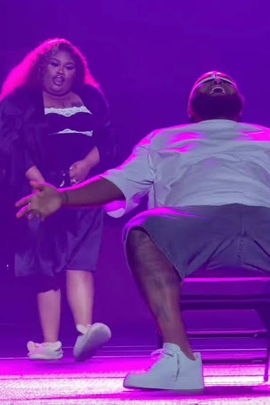 loni_lewis's tweet photo. i have video ☀️ Bambi ON STAGE going wild with Druski — this is NOT what anyone expected 🫰🔥Bambi dancing on Druski got the whole internet losing it. People talking it the the hottest Love &amp; Hip Hop moment EVER 
👇👇
https://t.co/H8jBm0OxYn

Traduzir post https://t.co/69OXA9eYQE