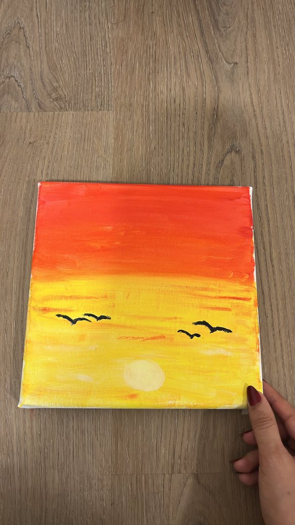 في محاولة رسم المنظر المحبب إلى قلبي، كأول تجربة والله اني ماني هينه !