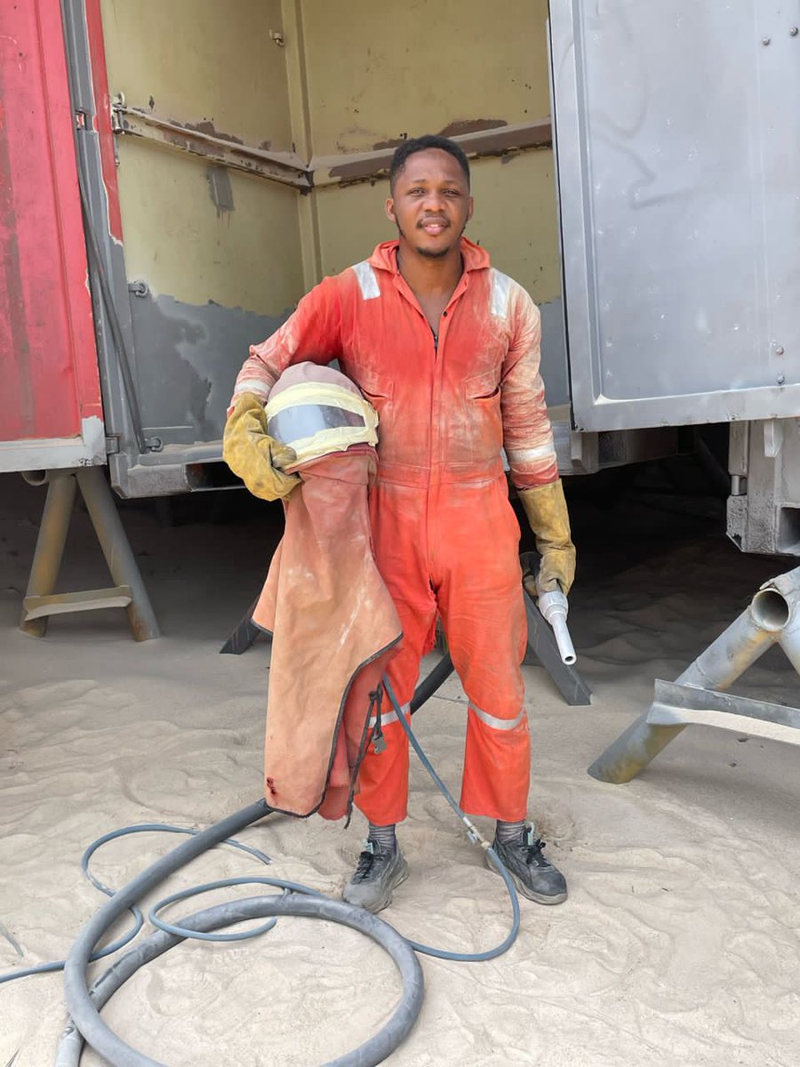 4orceFreshboy's tweet photo. Omo make ehna pity small account,pls Nigerians retweet  &amp; boost my page so I can maybe bang a Job as a sandblaster or sale Mica which is a group of phyllosilicate minerals (also known as sheet silicates). Both white &amp; Red Mica. I just want to put food on the table for my family. https://t.co/UTLsQYnD7y