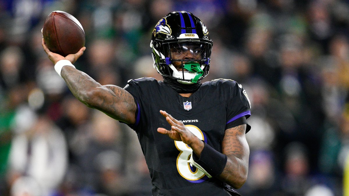 AroundTheNFL's tweet image. Lamar Jackson (hamstring) listed as full participant at Ravens' walk-through practice, good to go vs. Dolphins

nfl.com/news/nfl-news-…