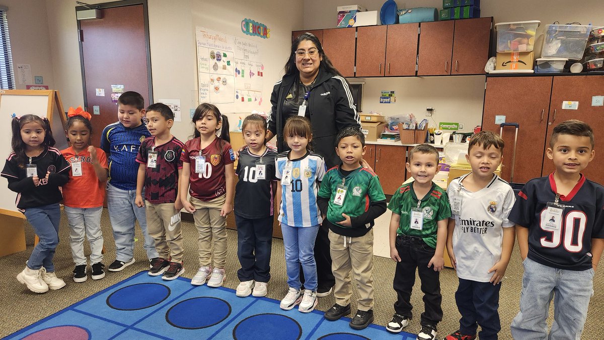 Red Ribbon week: Team up against drugs. Wear your favorite sports team jersey. <a href="/HicksTigers/">Hicks Elementary</a> 
Semana de liston rojo:  Unir fuerzas contra las drogas. Vestir de tu camiseta deportiva favorita.