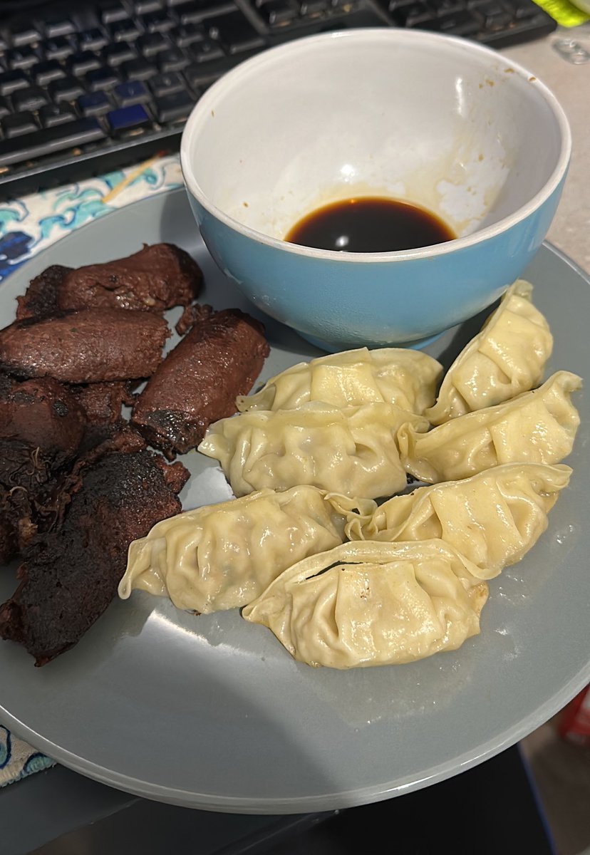 Matthieu412802's tweet photo. J’ai décider de lui rendre honneur ce soir c’est boudin antillais et gyoza #multiculture https://t.co/lN0G8dZgSo