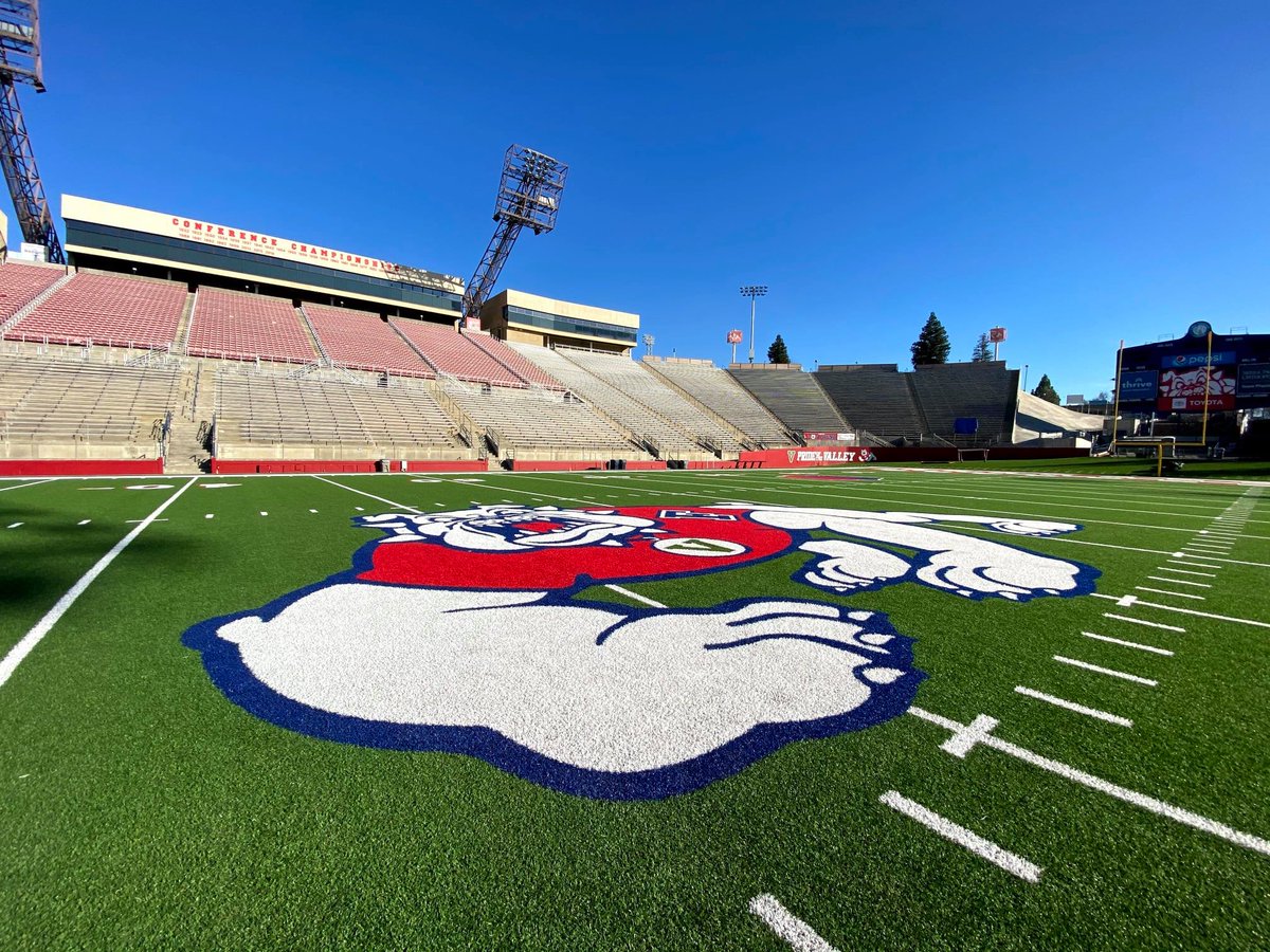 vpgrading's tweet photo. 🏈 Halfway through the college football season and our West Coast fields are still looking sharp!
Big cheers to the teams giving it their all every game. 📣 https://t.co/jBlEcLla1s