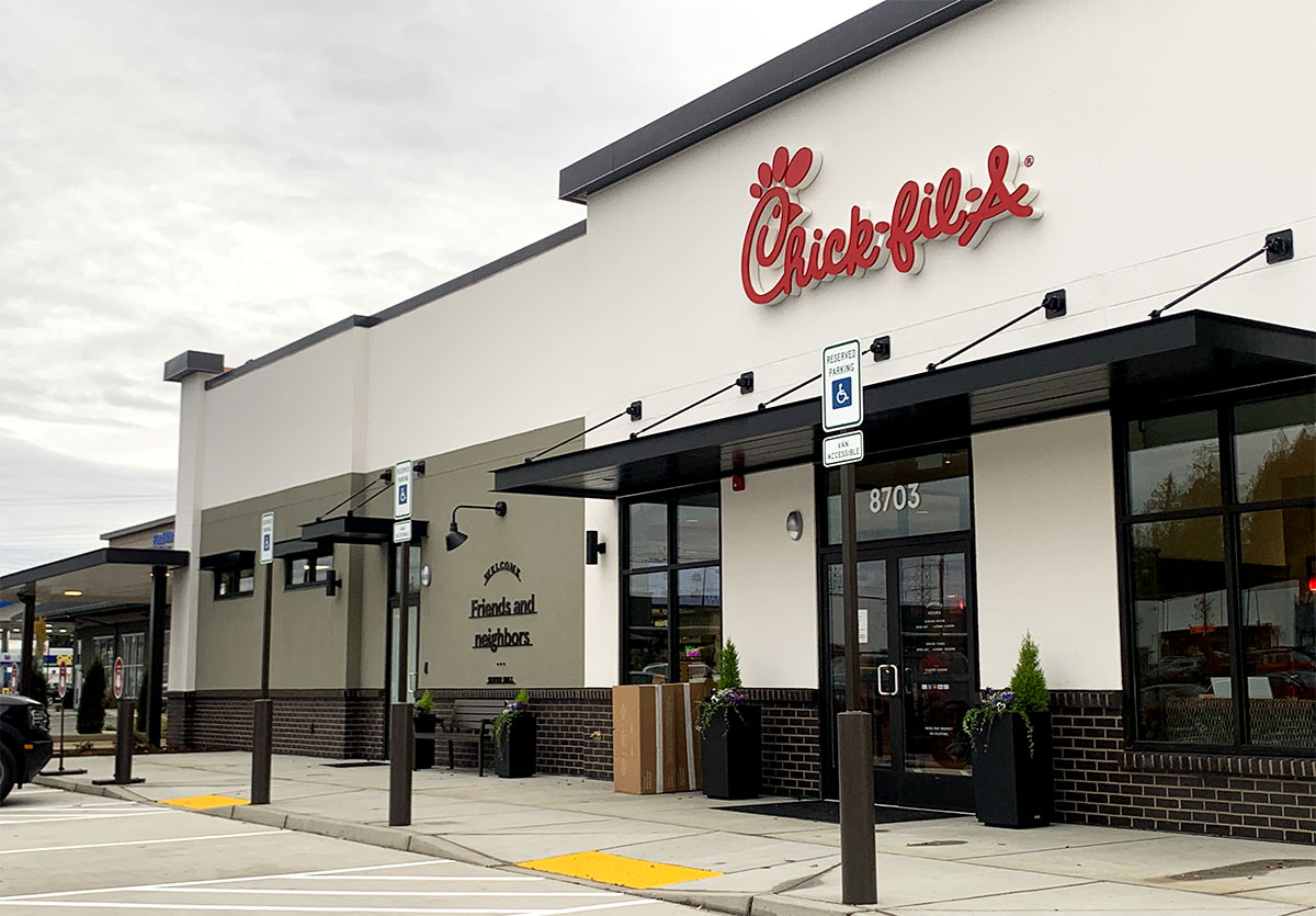 MyEverettNews's tweet image. Chick-fil-A Opens Between Lake Stevens and Marysville on Thursday: myeverettnews.com/2025/10/29/chi… Free food opening day w/ cow costume. Everett may be getting a 2nd location soon. @ChickfilA @ChickfilANews #chickfila #lakestevens #marysville