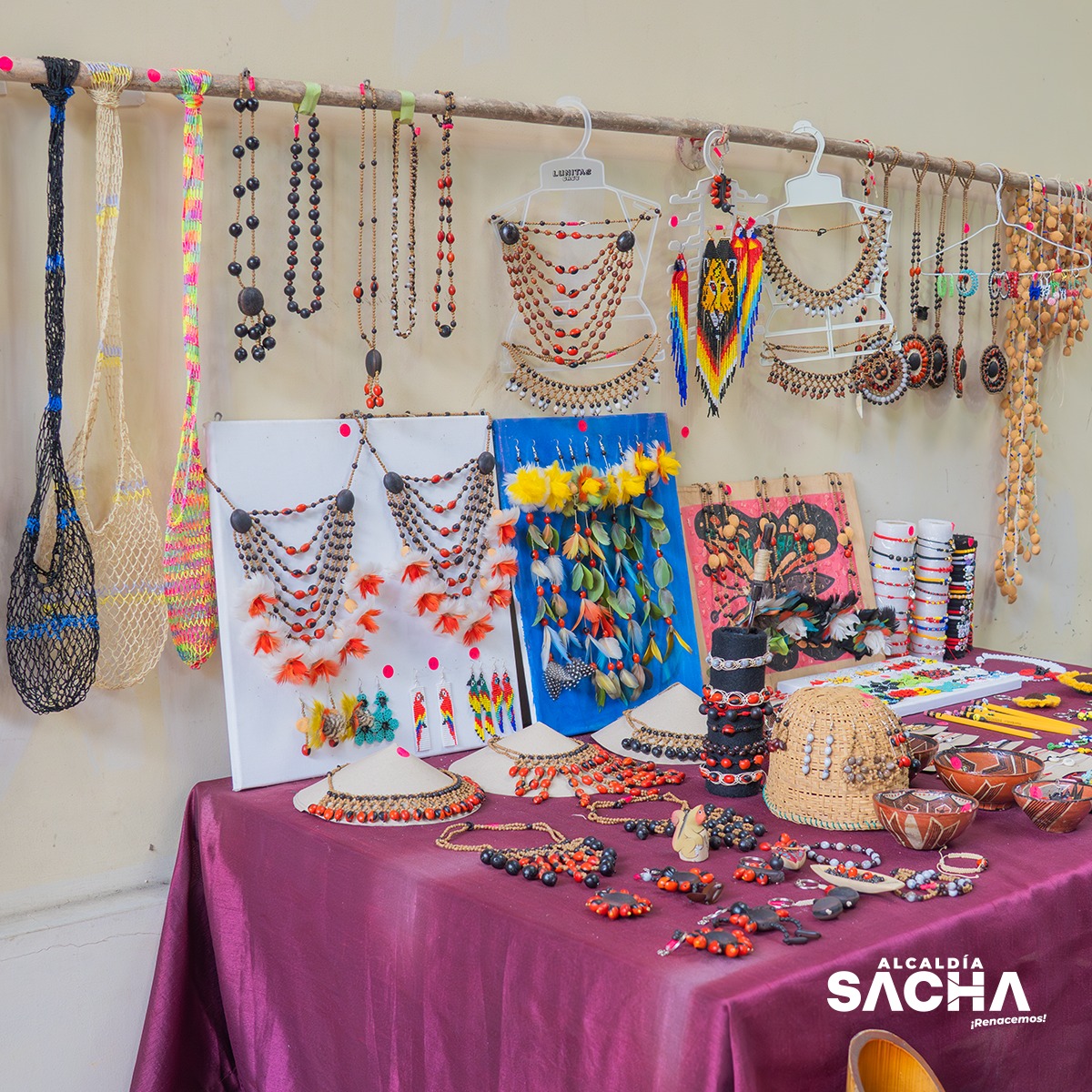 La alcaldesa Lizeth Hinojosa y el vicealcalde Geovany Cepeda participaron en una reunión convocada por la Mesa d Nacionalidades Kichwa del cantón, con el propósito d analizar y aprobar propuestas en beneficio de los miembros d las nacionalidades que habitan en nuestro territorio.