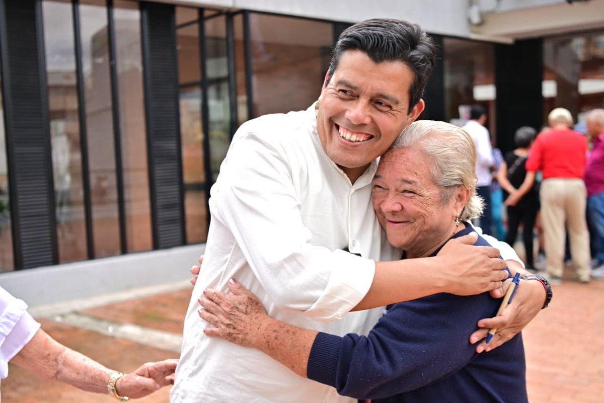 mao_rodriguez1's tweet photo. Recorrimos #Pasca y #Fusagasugá en búsqueda de nuestros abuelos y abuelas rumbo al Pilar Solidario. Ampliamos el Programa Colombia Mayor con más de 4300 nuevos beneficiarios en estos dos municipios.
Esto es Dignidad Mayor.
@petrogustavo https://t.co/xmVzH5fLcV