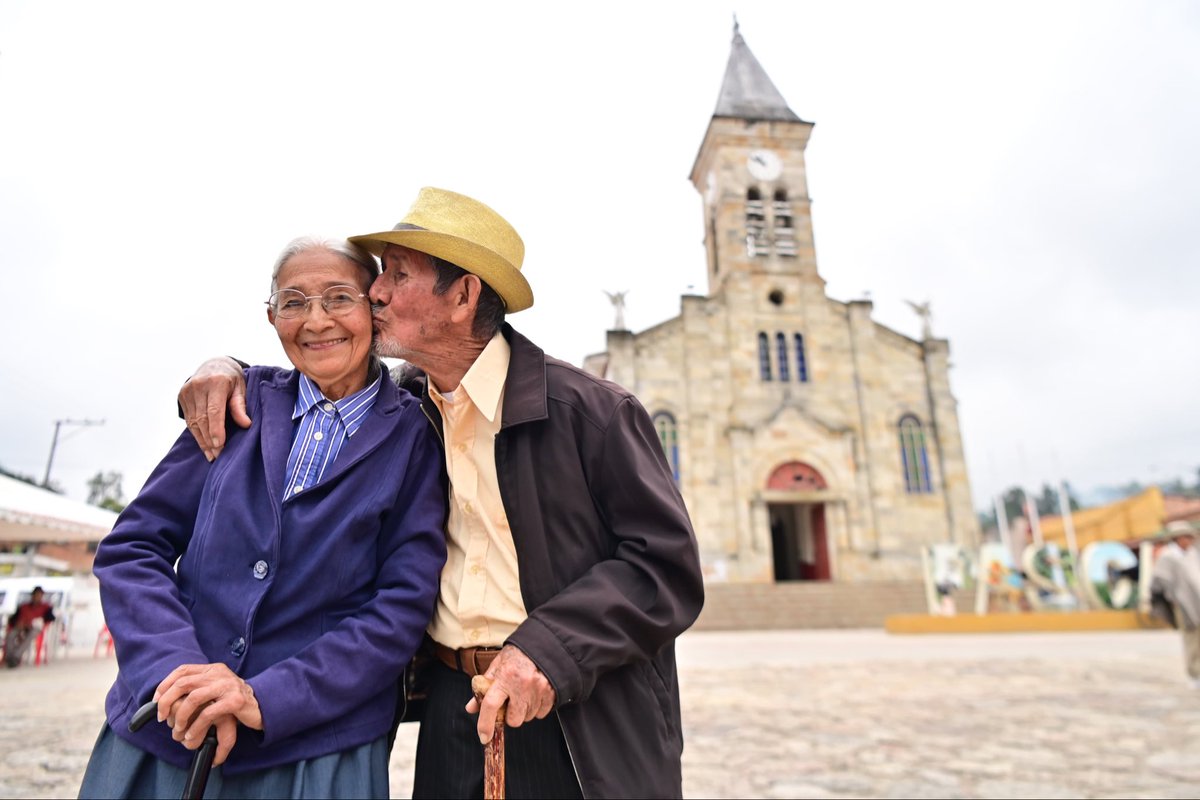 mao_rodriguez1's tweet photo. Recorrimos #Pasca y #Fusagasugá en búsqueda de nuestros abuelos y abuelas rumbo al Pilar Solidario. Ampliamos el Programa Colombia Mayor con más de 4300 nuevos beneficiarios en estos dos municipios.
Esto es Dignidad Mayor.
@petrogustavo https://t.co/xmVzH5fLcV