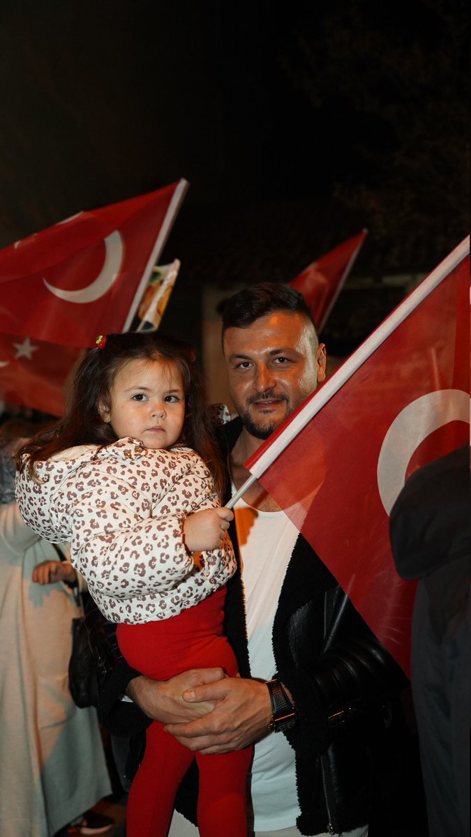 Şehrimin sokaklarında bayram var; bayram👏

Bağımsızlık meşalesinin gür sesinde, 
Türk milletinin sarsılmaz nefesinde,
Atatürk'ün İzinde...

Yaşasın Cumhuriyet 🇹🇷🇹🇷🇹🇷🇹🇷
#29EKİM 
#Cumhuriyet