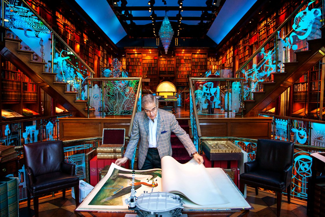 AlexAndBooks_'s tweet image. If you're a billionaire, having a mega-library is much cooler than having a mega-yacht. 
This 38,000 book library is owned by Jay Walker–the billionaire founder of Priceline.