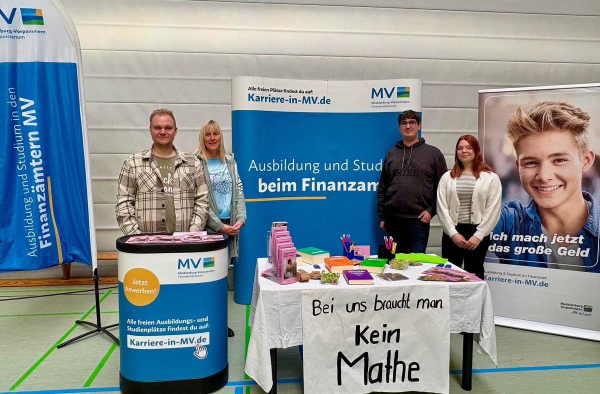 Röbel/ #MV 
Was will die Landesverwaltung mit diesem Spruch sagen? 

'Ihr braucht kein Mathe, wir im Finanzministerium können's auch nicht?'

Quelle: Facebook "Wir sind Müritzer"