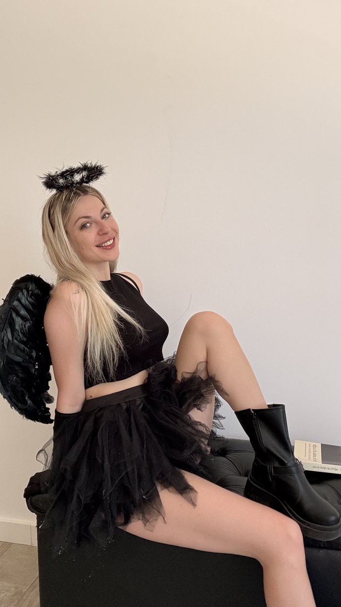 ehmeesz's tweet photo. I'm a devil on a mission to find the hottest dick this Halloween. Ready to tease and please until you can't resist. FREE LINK ⬇️ https://t.co/yFZUdd6ZRo