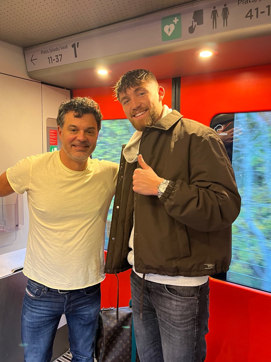 Nytt poddavsnitt (såklart) denna torsdag, med Sporthuset på resande fot i Idrottssverige. 
🚂<a href="/tommyastrom/">Tommy Åström</a> på Blekingetåget där Allsvenskans bäste målvakt dök upp. 
🌉<a href="/jensfjellstrom/">Jens Fjellström</a> &amp; <a href="/lassegpab/">Lars Granqvist</a> med poddmikrofonerna igång intill Öresund 🎤