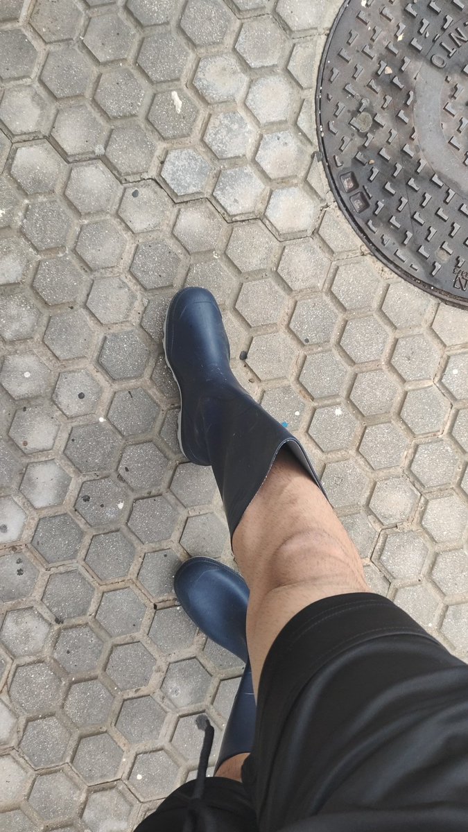 This diva is ready for the city's flood