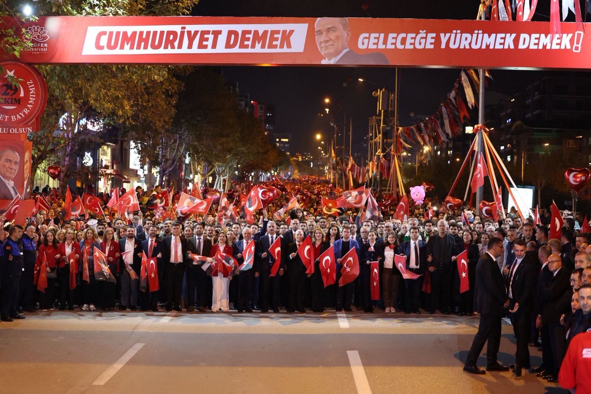 Cumhuriyet coşkusu Nilüfer’e çok yakışıyor! 🇹🇷 
Cumhuriyetimizin 102. yılını yüz binlerce hemşehrimizle birlikte muhteşem bir coşkuyla kutladık.
Harikasın Nilüfer, Harikasın Bursa 
🫶 ♥️ 
#CumhuriyetOrtakGeleceğimizdir
#CumhuriyetVarsaGelecekVar
