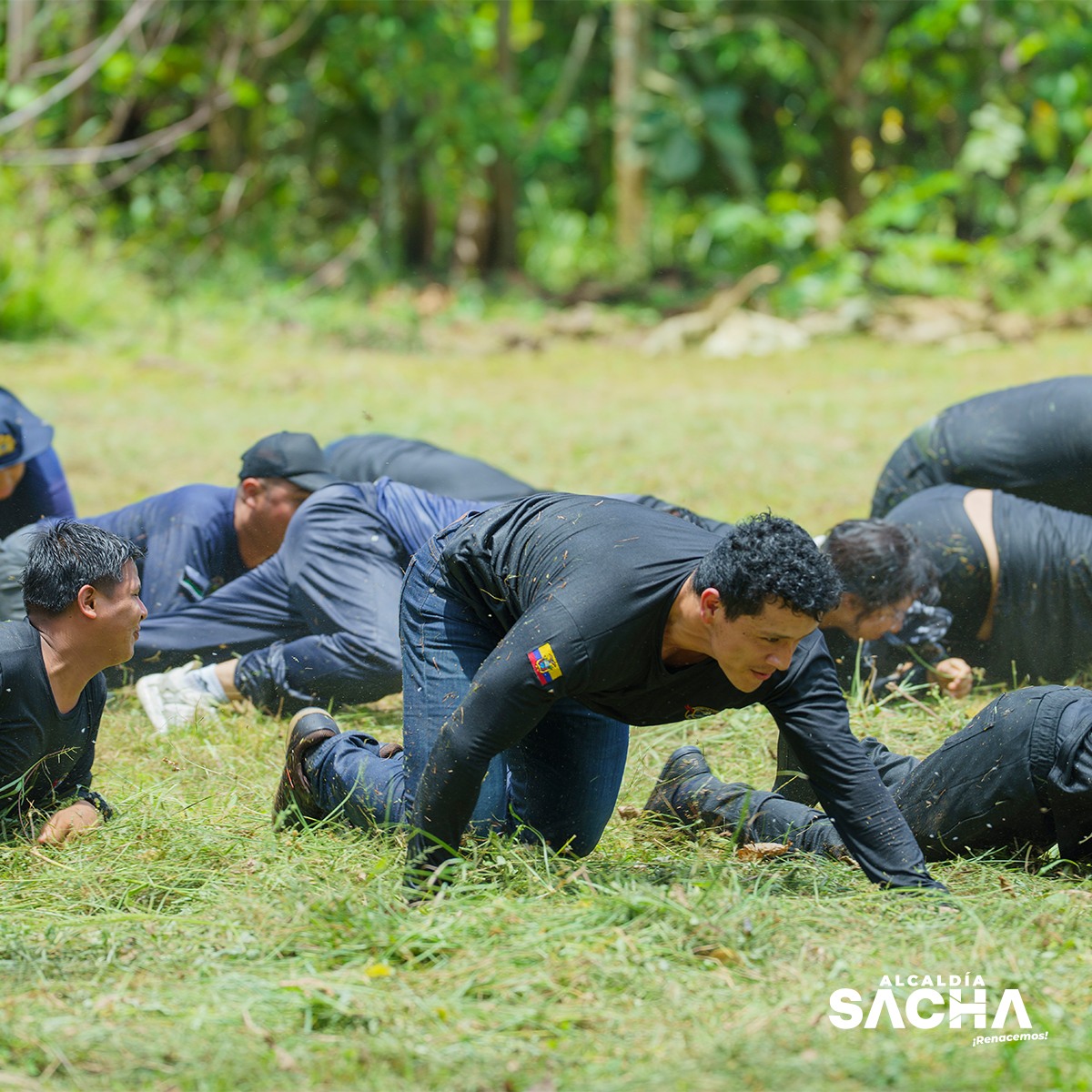 Nuestros agentes municipales participaron en una jornada práctica de supervivencia diurna y nocturna, fortaleciendo su capacidad de respuesta en situaciones de rescate, evacuación y emergencia.
