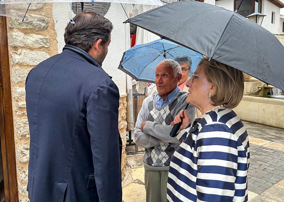 Hoy en Letur hemos rendido homenaje a las víctimas de la DANA.
Un acto lleno de emoción y recuerdo hacia quienes perdieron la vida y hacia todas las familias que sufrieron aquellos días tan duros. 

Era imprescindible estar hoy aquí, acompañando a los vecinos, compartiendo su