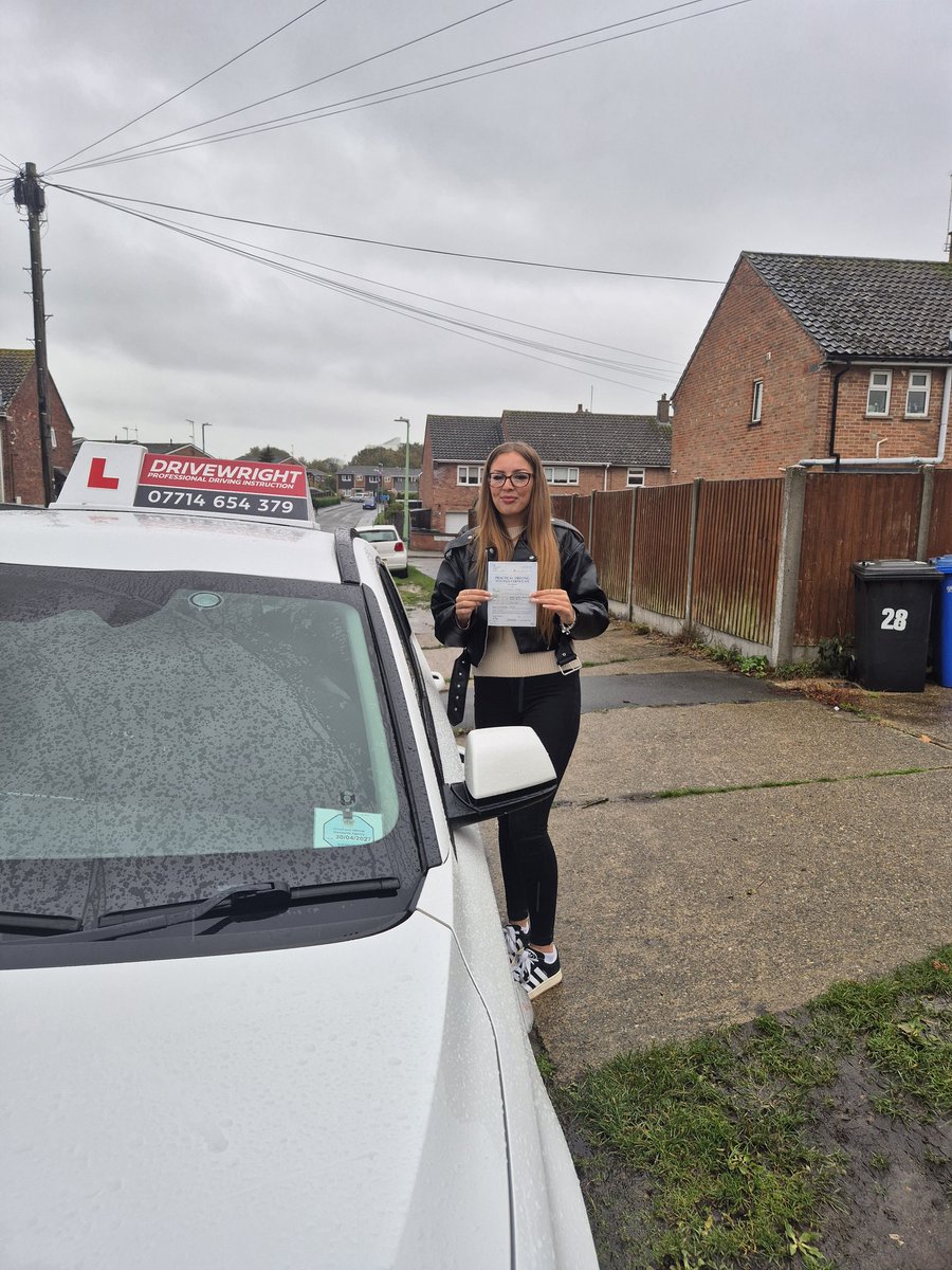 We LOVE a Driving Test Pass on a wet n rainy Wednesday afternoon ...Congratulations Mia on gaining your Full UK Driving License with 2 d/f
Take care on the roads - stay safe and give me a beep n wave 👋 Nik x
#learnrightwithdrivewright #keyringschangeslives #thetrawlergirls