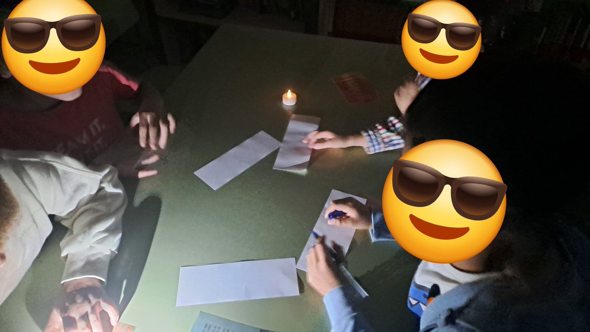 cpblasdeotero's tweet photo. #scaperoom de halloween en 3°: si de la biblioteca querían escapar, adivinanzas de miedo tuvieron que averiguar. https://t.co/xRWy7Qf1Cx