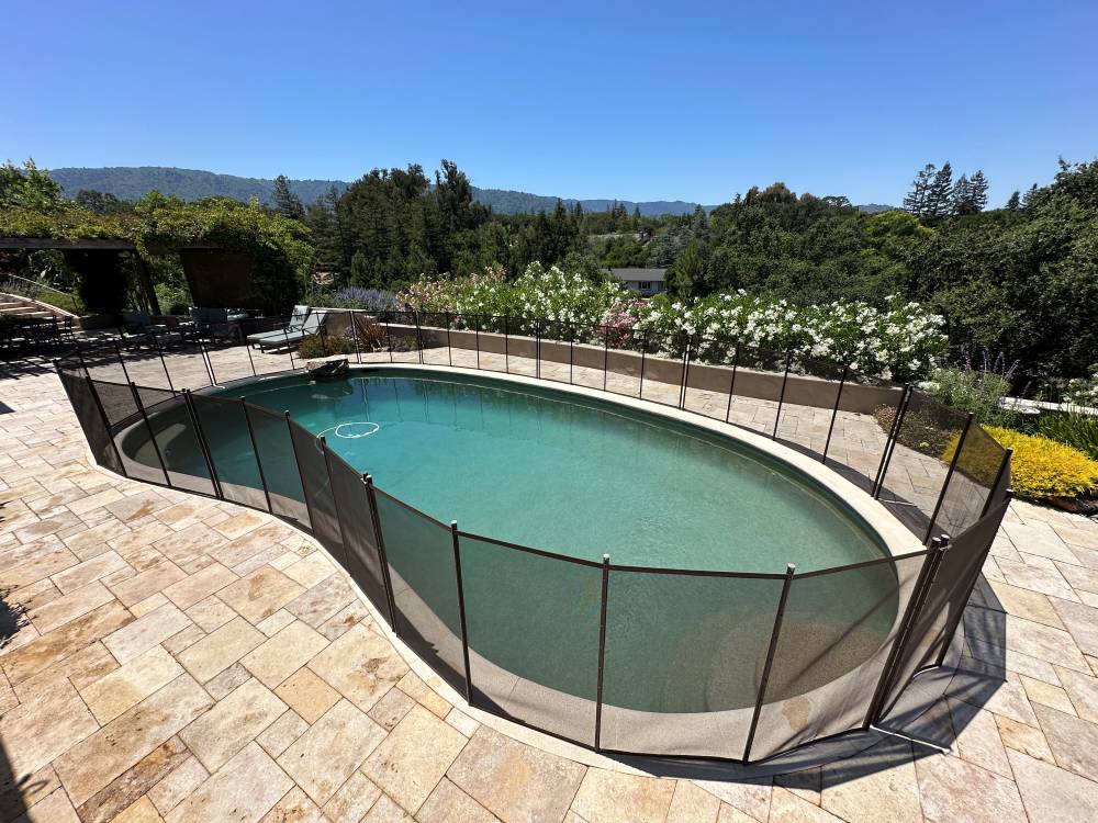 BabyBarrierSJ's tweet image. Professional installation of a pool fence enhances the safety around the water at this family swimming pool. #RemovablePoolFence #KeepChildrenSafe 
babybarrierpoolfences.com/project/swimmi…
