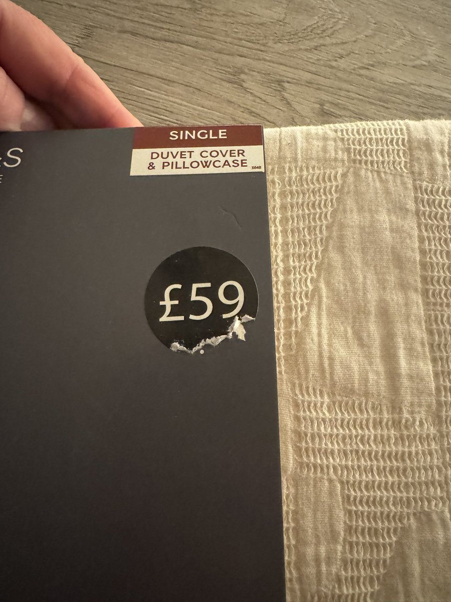 ZZlaws's tweet photo. @marksandspencer why do you put these prices stickers on which don’t peal off so ruin presents?? https://t.co/l8IcbP8bQp