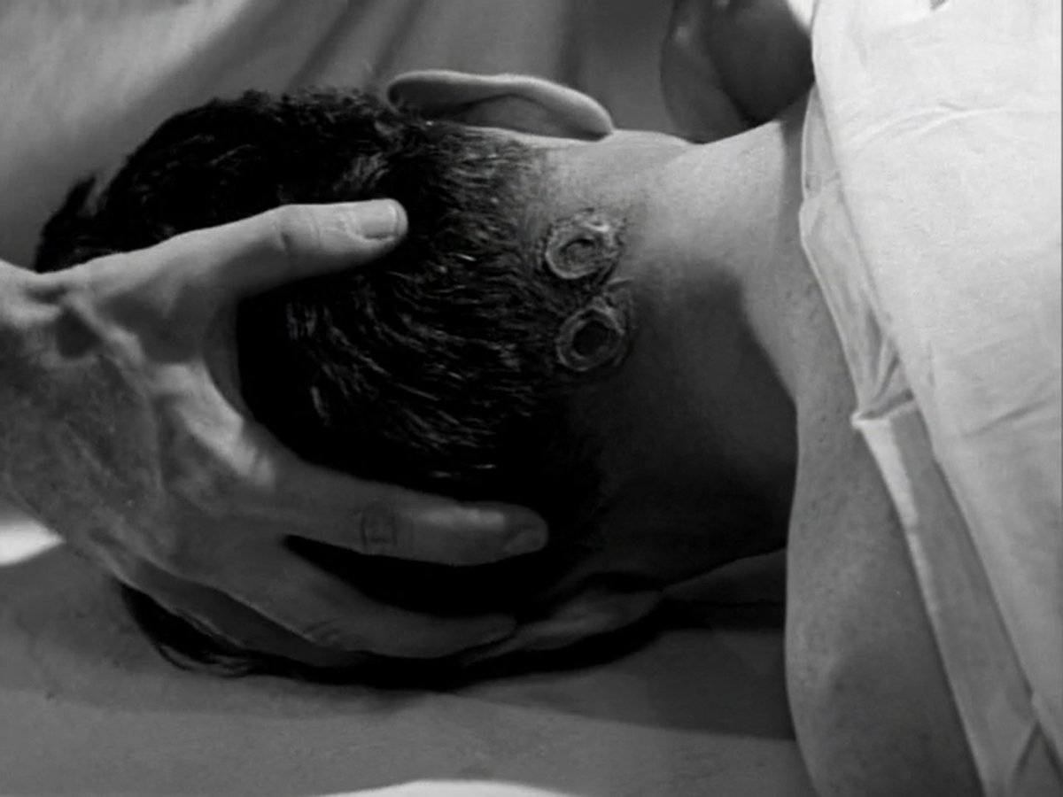 torsodapop's tweet image. #31DaysOfHorror Day 29

THE BRAINIAC (1962), Chano Urueta

In this bonkers sci-fi gothic essential, a baron condemned to charbroil during the Inquisition vows by a passing comet to return when next it appears for delicious revenge as a wooly, rat like, cerebellum sucking diabolo.