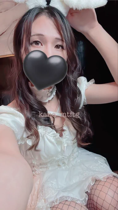 今日引いたお客さん(3名)めっちゃ羽振り良くて、会計24万いった、、、 自分がついたテーブルで過去1や、、、 また来て欲しい、、、 (写真は前の。一応、コンカフェの制服だぜ)