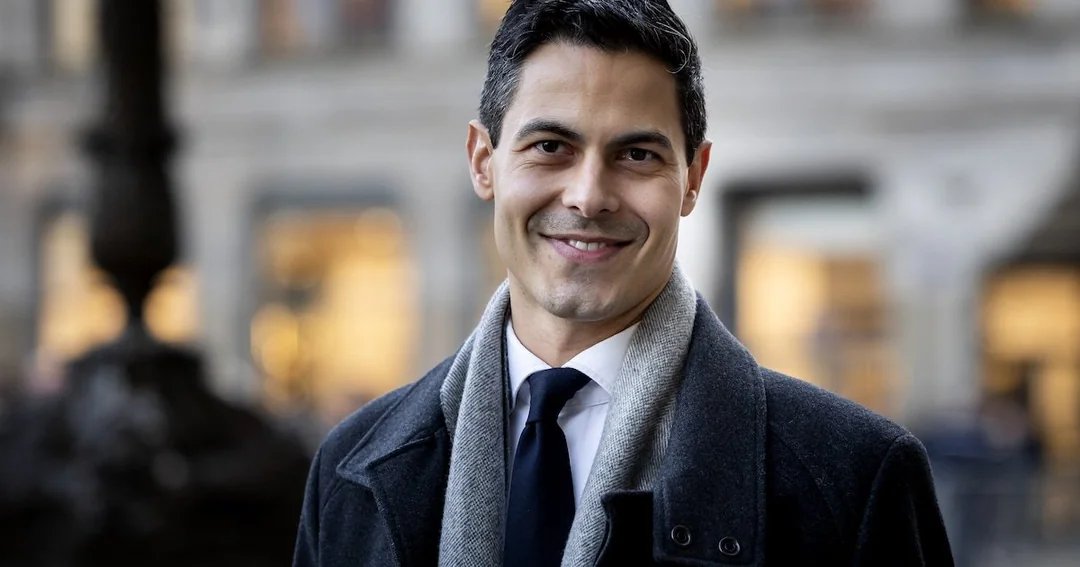 yunuserdolen's tweet image. Hollanda'da çıkış anketlerine göre seçimin galibi İsrail yanlısı Dilan Yeşilgöz veya aşırı sağcı Geert Wilders değil; Filistin'e yakın sosyal liberal D66'nin 35 yaşındaki lideri Rob Jetten.
Jetten, ülkenin en genç ve ilk eşcinsel başbakanı olabilir. 
Genç ve yetenekli bir isim.